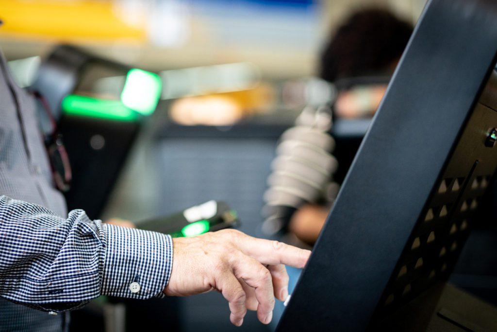 kiosk using virtual desktop for secure data